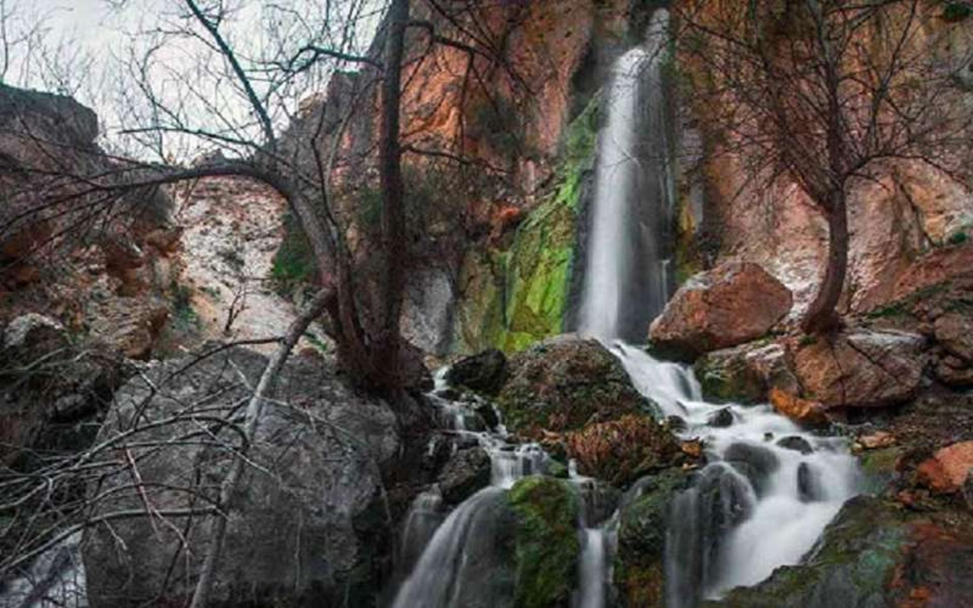 آبشار شاهان دشت، منبع عکس: سایت amordadnews.com، عکاس: نامشخص
