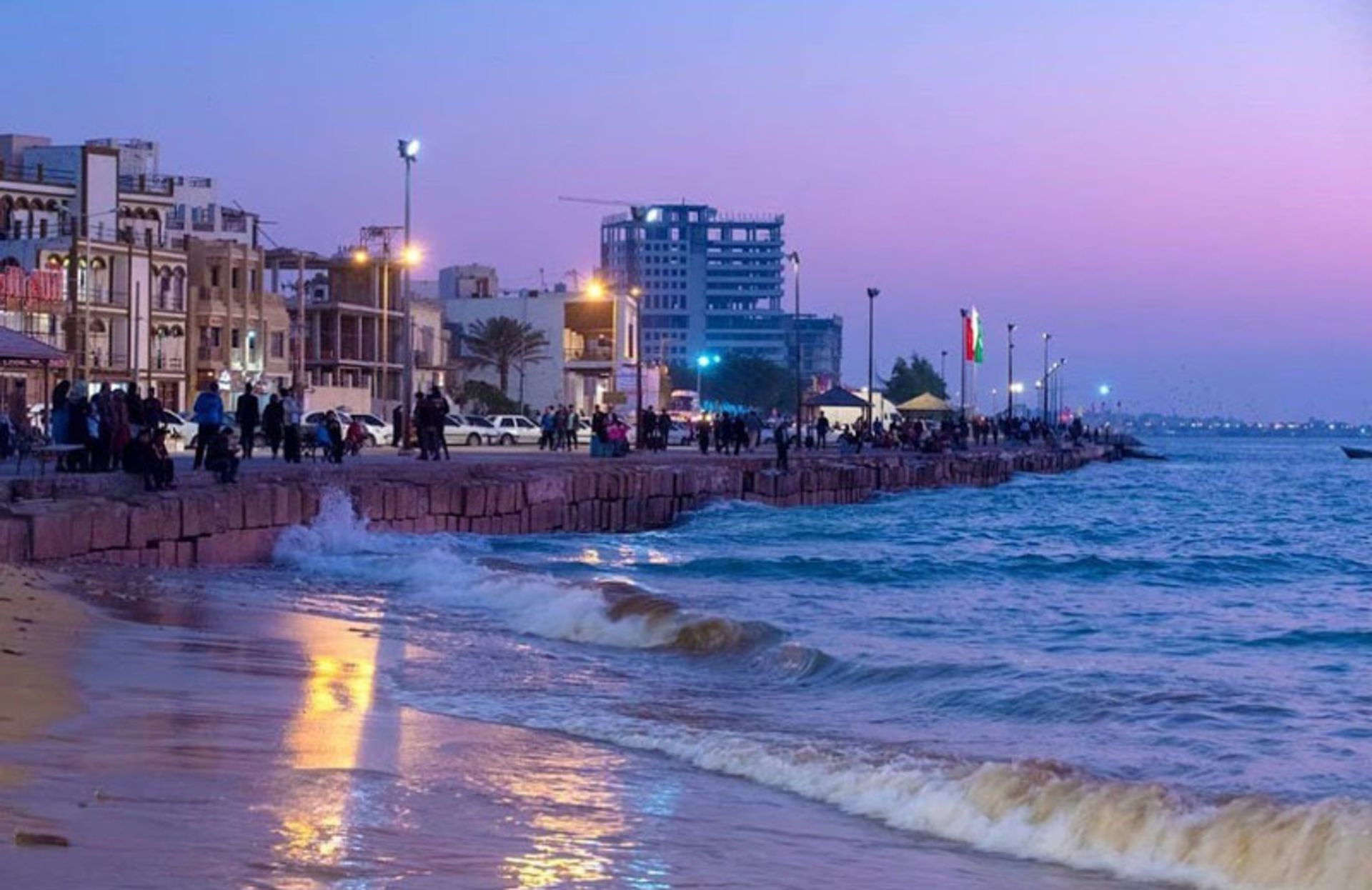 ساحل بوشهر در غروب؛ منبع عکس: Google Maps، عکاس: 