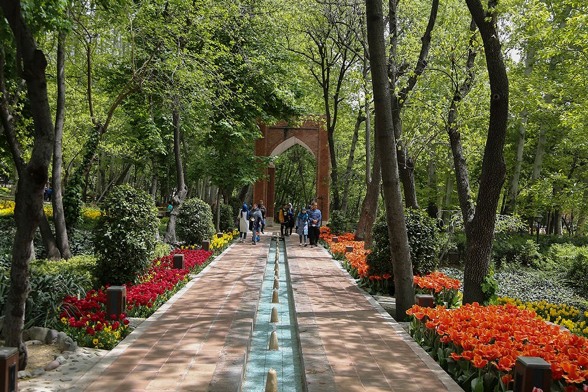 پیاده روی در باغ ایرانی. عکاس: سجاد طلوعی