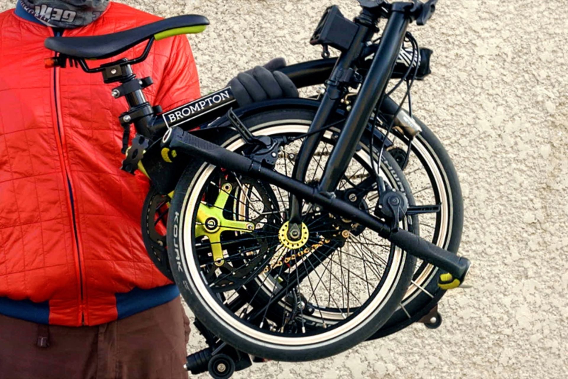 دوچرخه تاشو قابل حمل؛ منبع عکس: سایت gearjunkie.com. عکاس: نامشخص