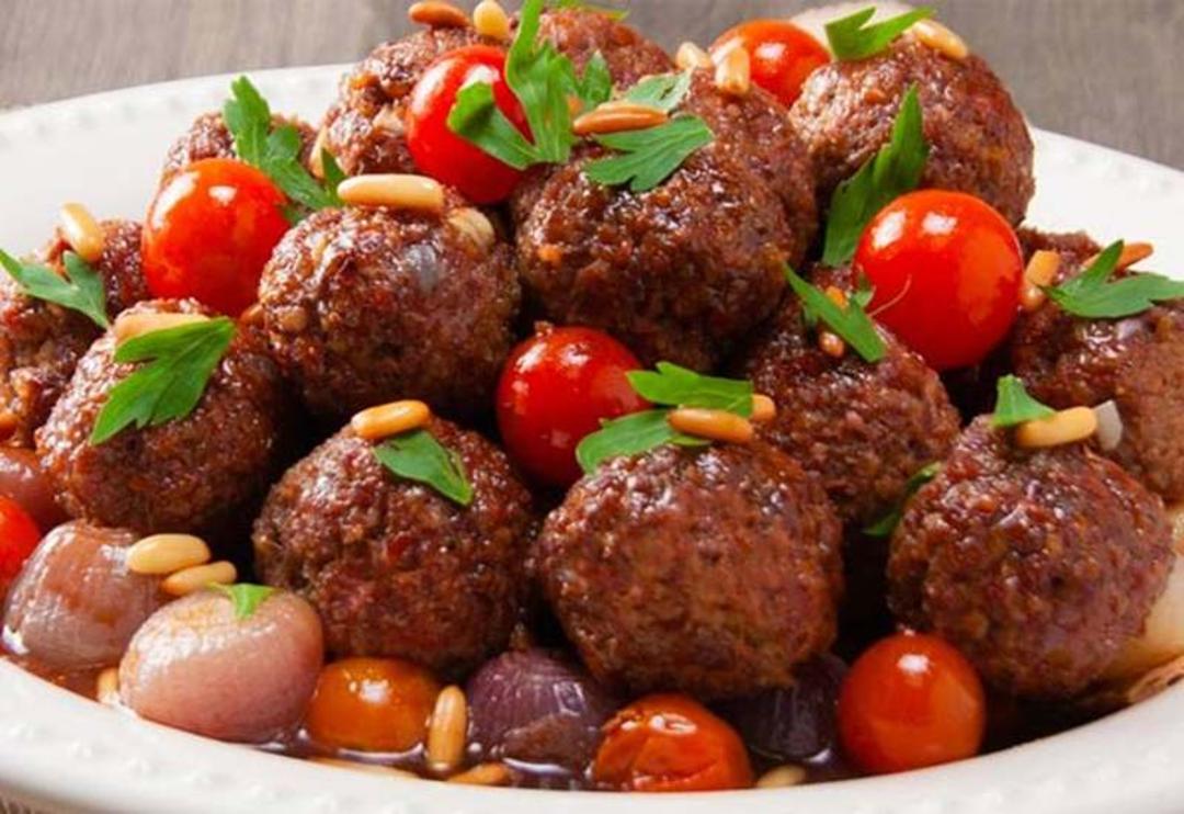 هلو کباب کرمانشاهی،منبع عکس: سایت reezhanrestaurant.ir عکاس: نامشخص