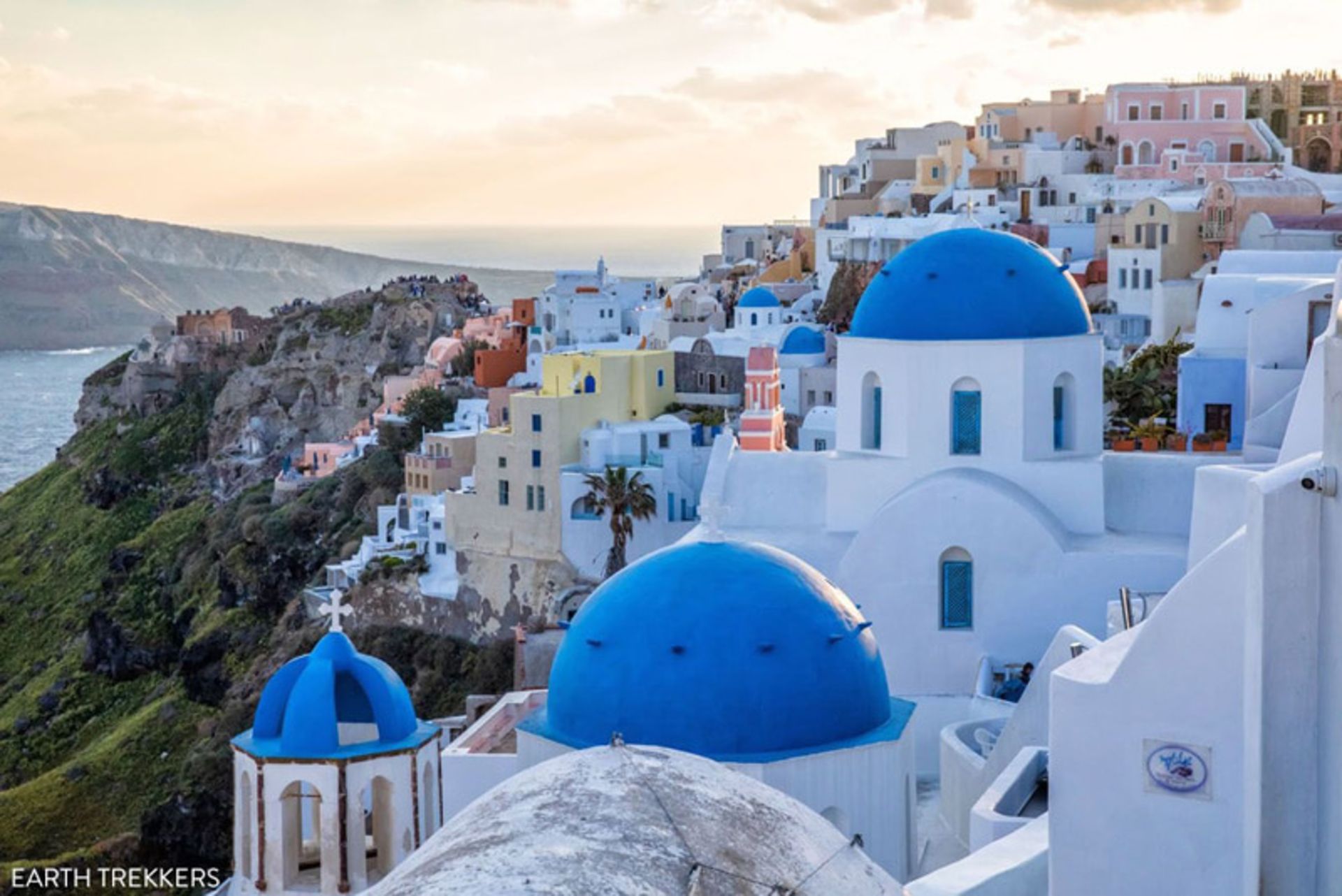 شهر زیبای سانتورینی در یونان