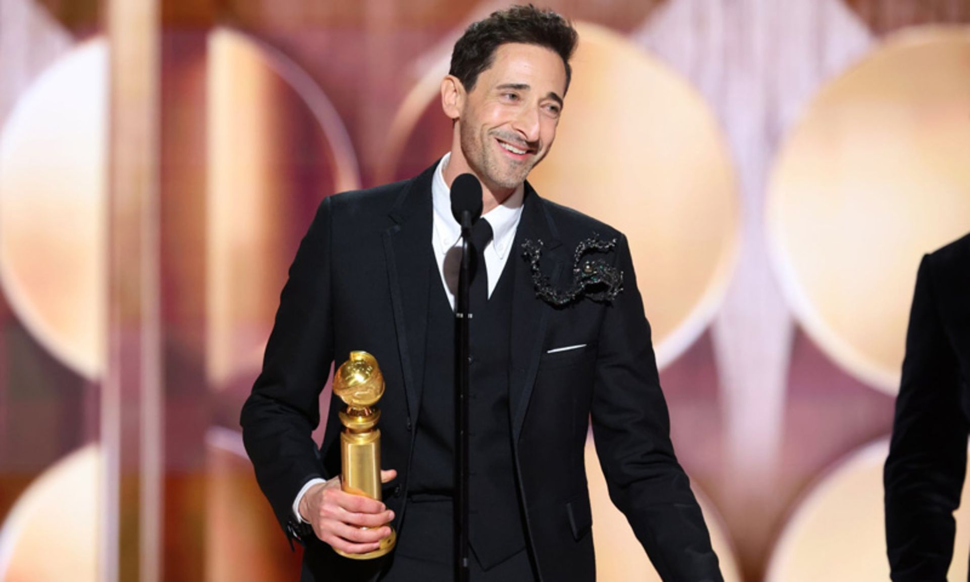 «آدرین برودی» (Adrien Brody) برنده جایزه بهترین بازیگر مرد گلدن گلوب ۲۰۲۵؛ منبع: theguardian؛ عکاس: Rich Polk