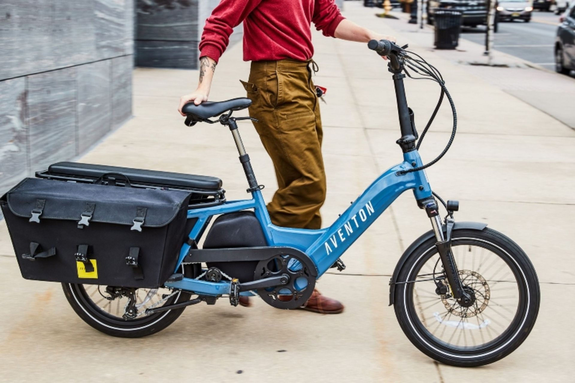 دوچرخه تاشو برقی برند آونتون؛ منبع عکس: سایت bicycling.com. عکاس: نامشخص