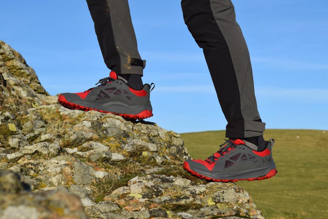کفش پیاده روی در سفرهای طبیعت گردی؛ منبع عکس: outdoorsmagic.com؛ عکاس: نامشخص