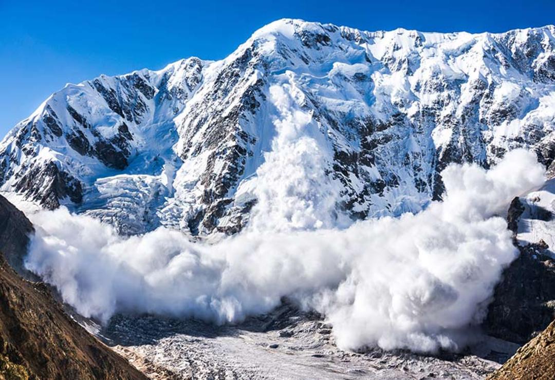 پیشروی بهمن روی سطح زمین هموار؛ منبع عکس: coloradoinfo.com؛ عکاس: نامشخص