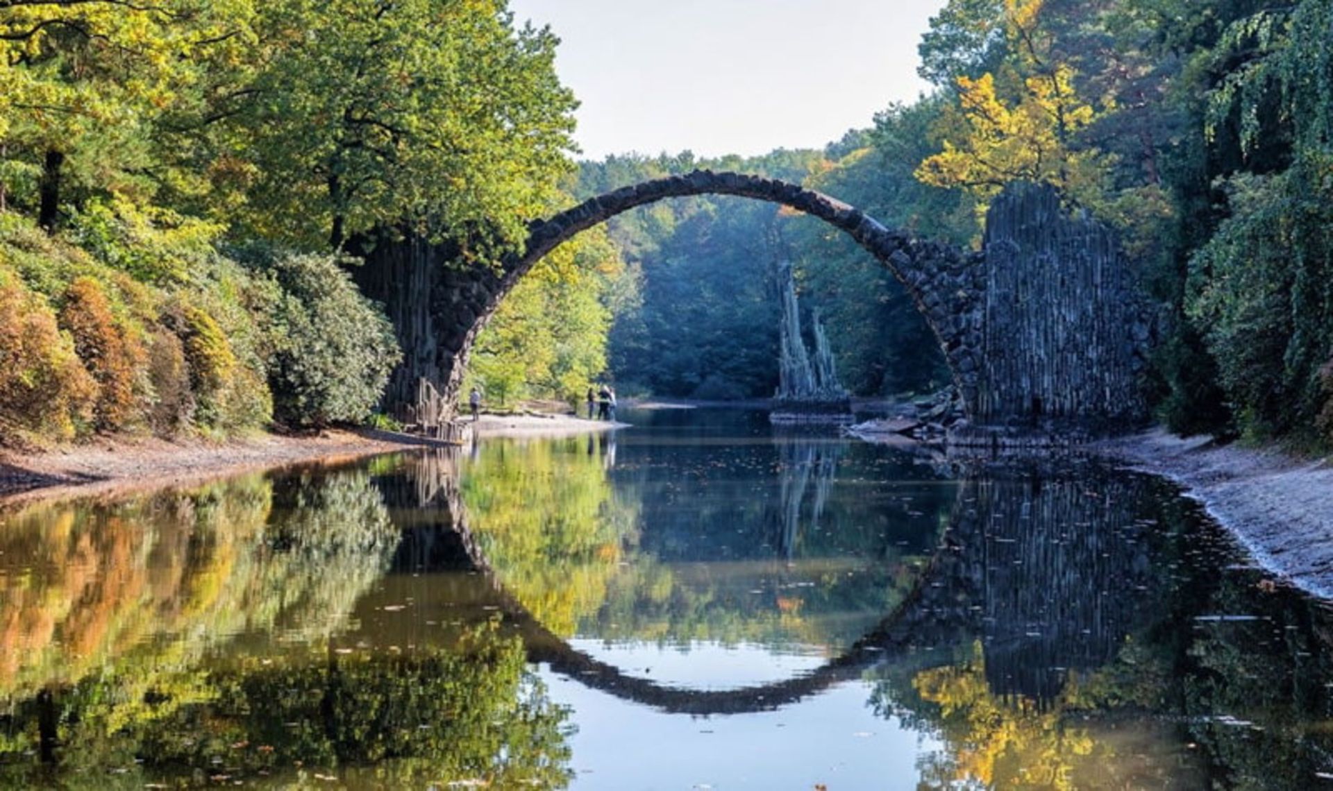 پل «راکوتس بروکه» (Rakotzbrücke) در آلمان
