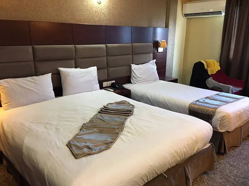 اتاق سه نفره هتل آرامیس کیش؛ منبع عکس: Tripadvisor؛ عکاس: نامشخص