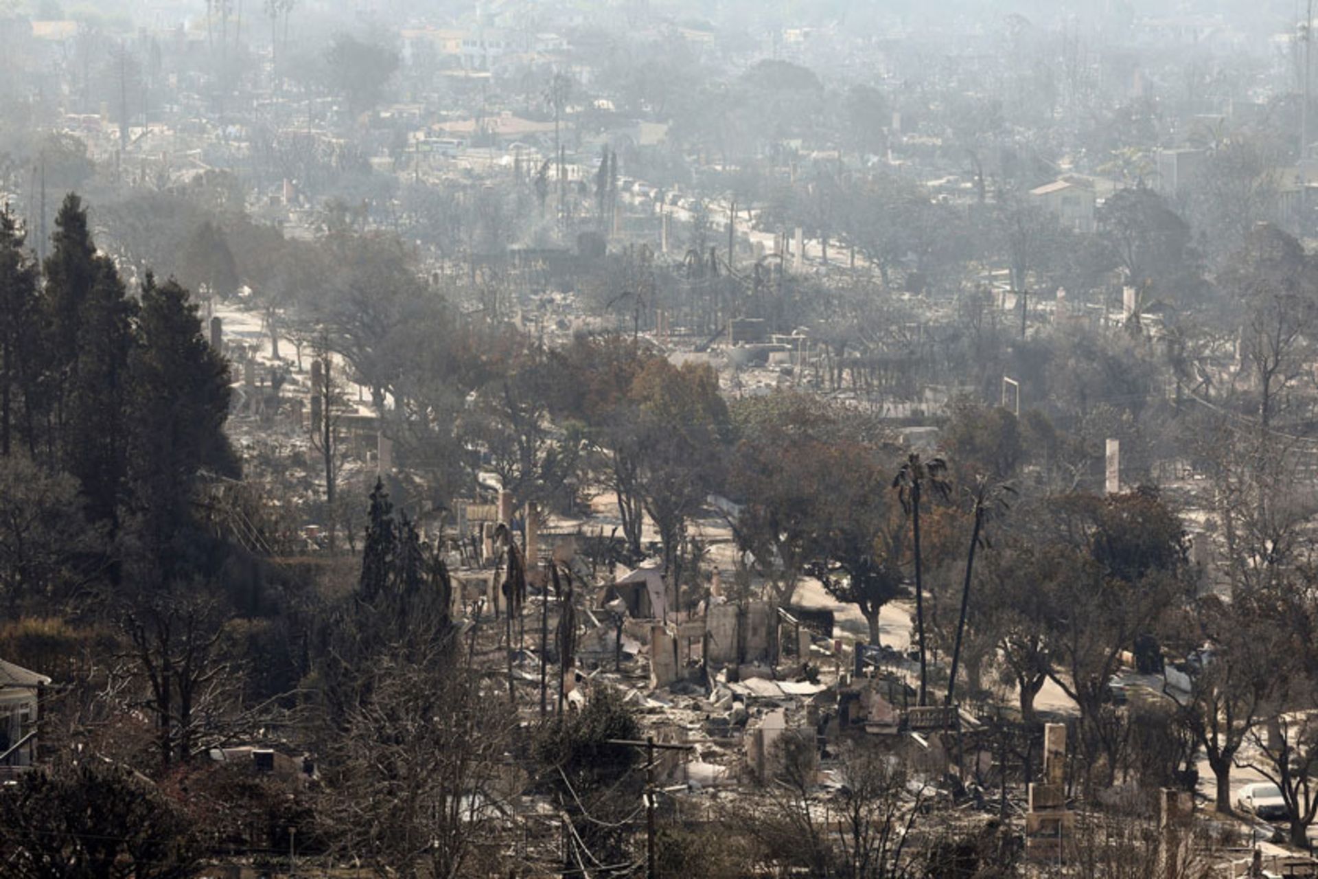 لس آنجلس پس از آتش سوزی 2025؛ منبع عکس: رویترز؛ عکاس: Mike Blake