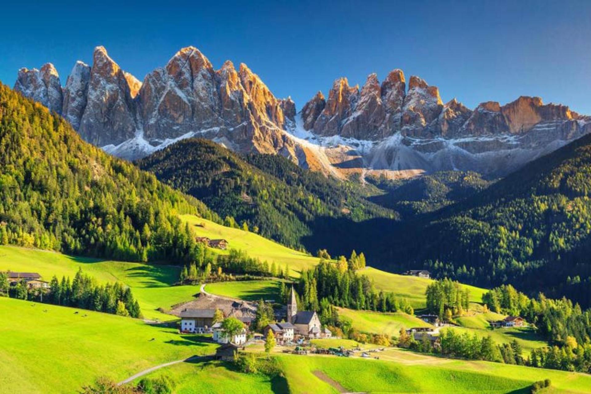 طبیعت دولومیت در بهار؛ منبع عکس: montblanc-experience.com؛ عکاس: نامشخص
