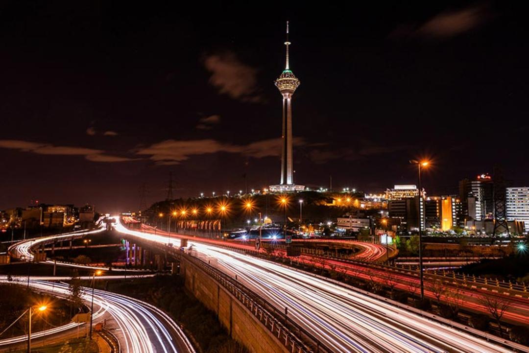 برج میلاد در شب