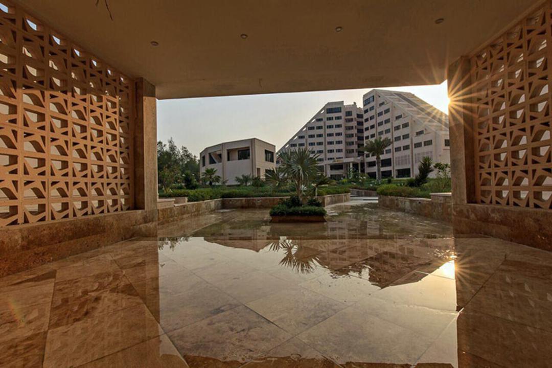 چشم انداز ساختمان هتل میراژ؛ منبع عکس: گوگل مپ؛ عکاس: hotel mirage