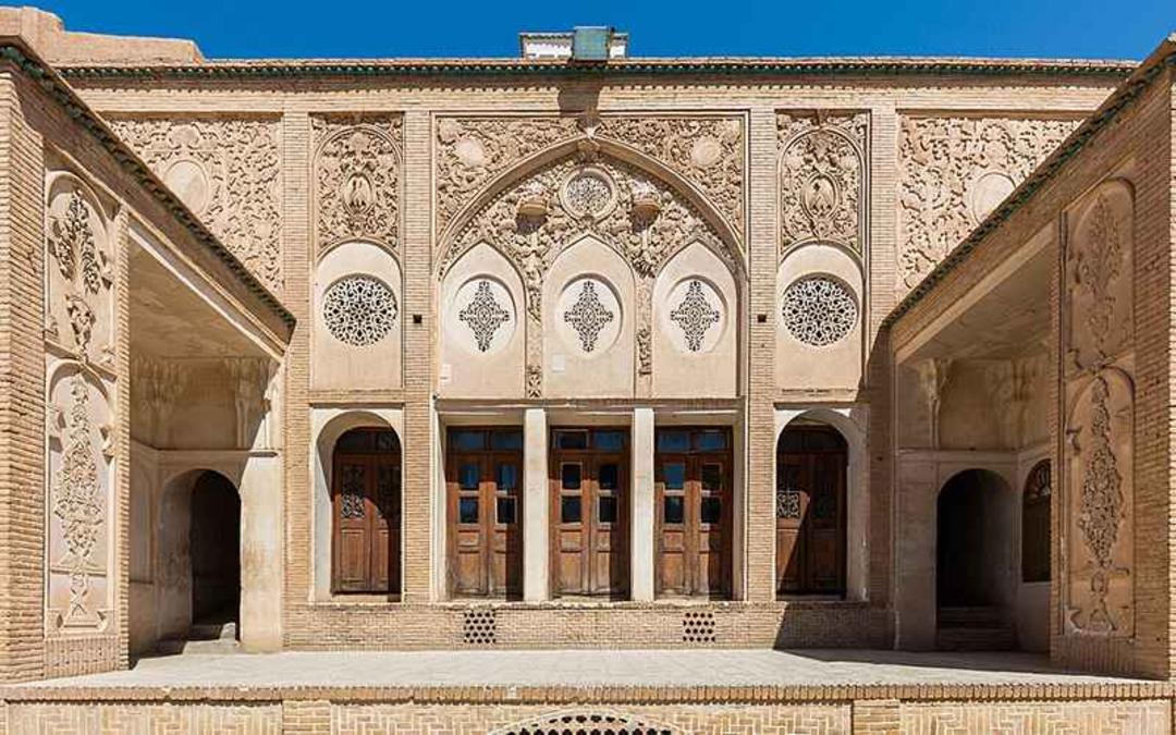 معماری و تزیینات خانه بروجردی ها کاشان، منبع عکس: ویکی پدیا، عکاس: دیه‌گو دلسو