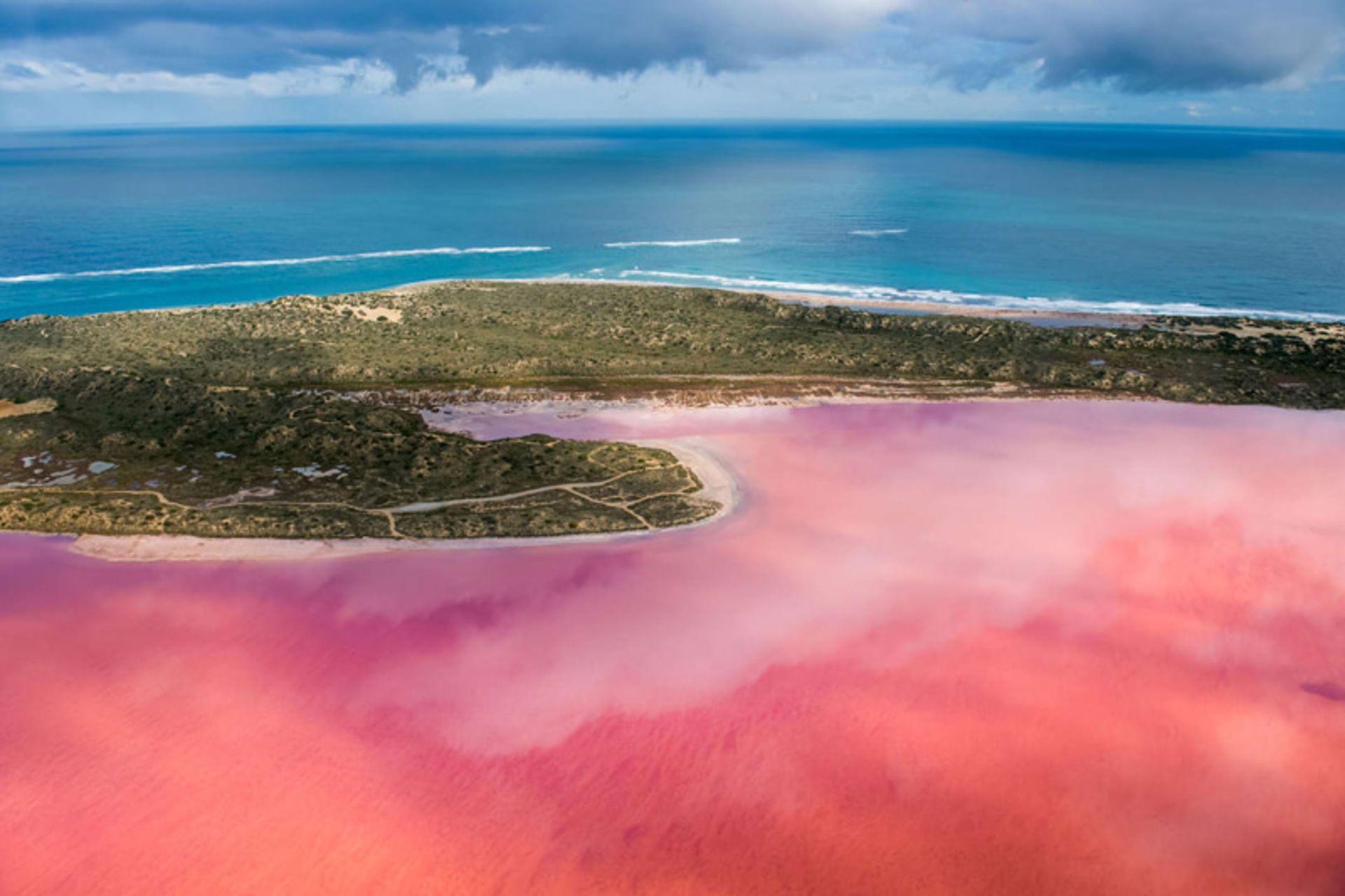 دریاچه هات لاگون (Hutt Lagoon) در استرالیا