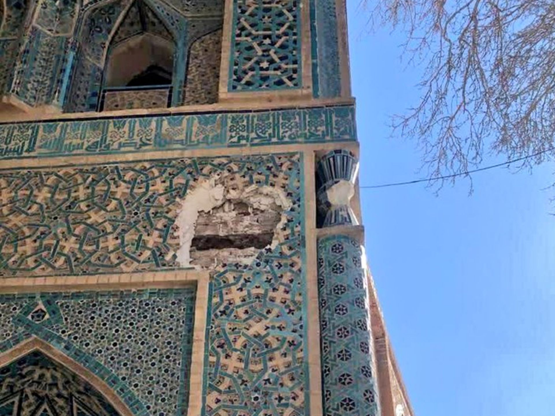 تخریب کاشی مسجد نطنز