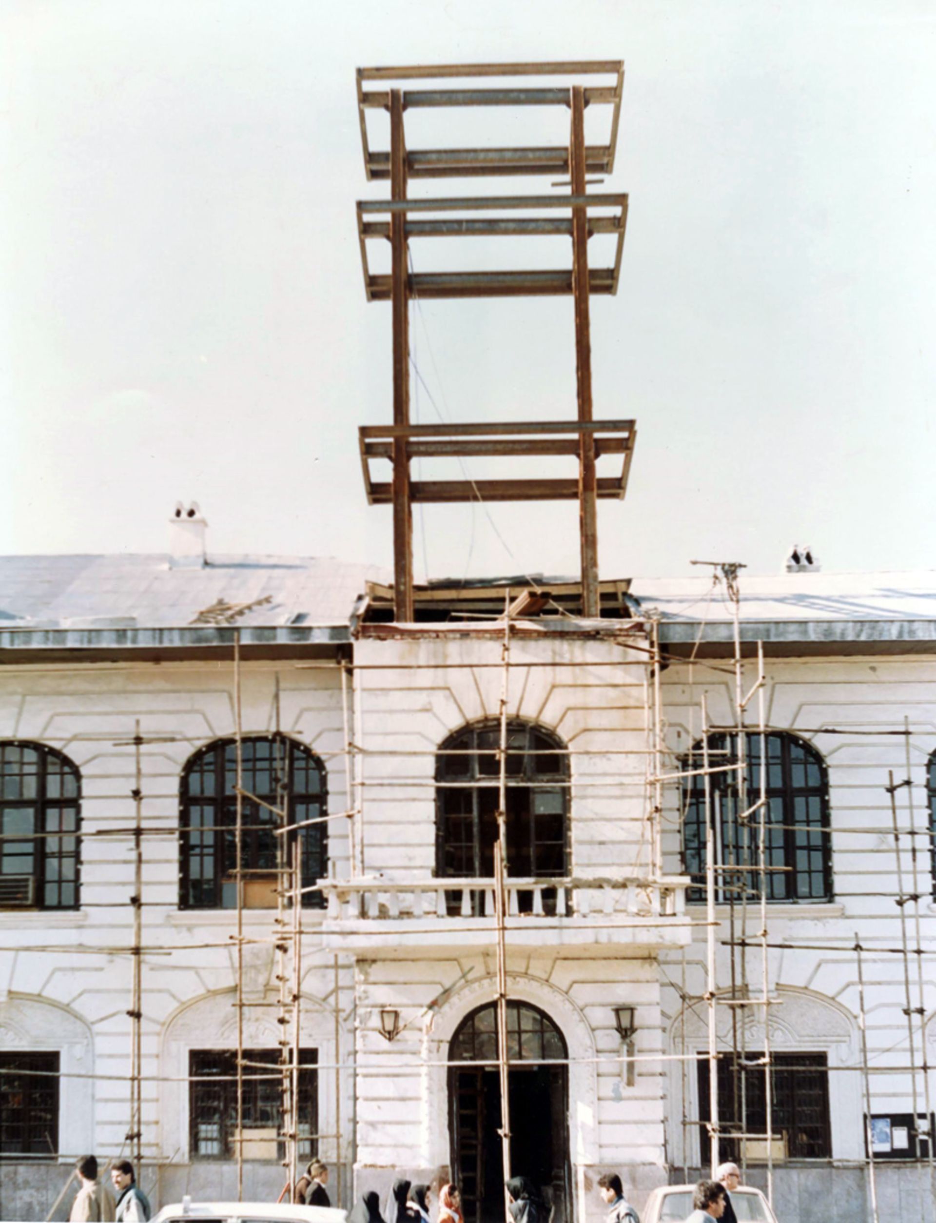 مرمت و بازسازی برج ساعت ساختمان تاریخی شهرداری رشت