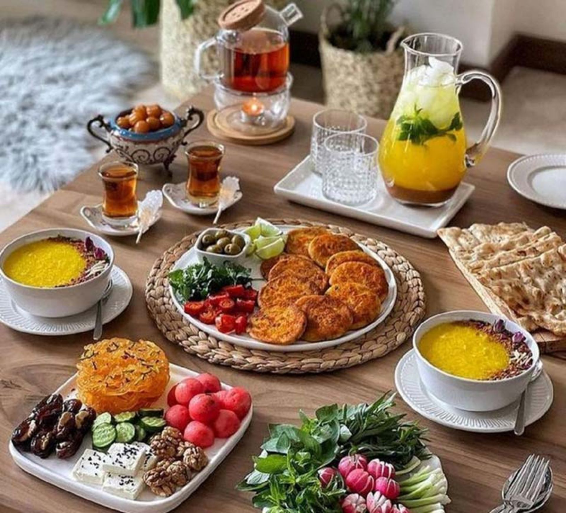 سفره سحری با خوراکی های مختلف؛ منبع عکس: salamdonya.com؛ عکاس: نامشخص