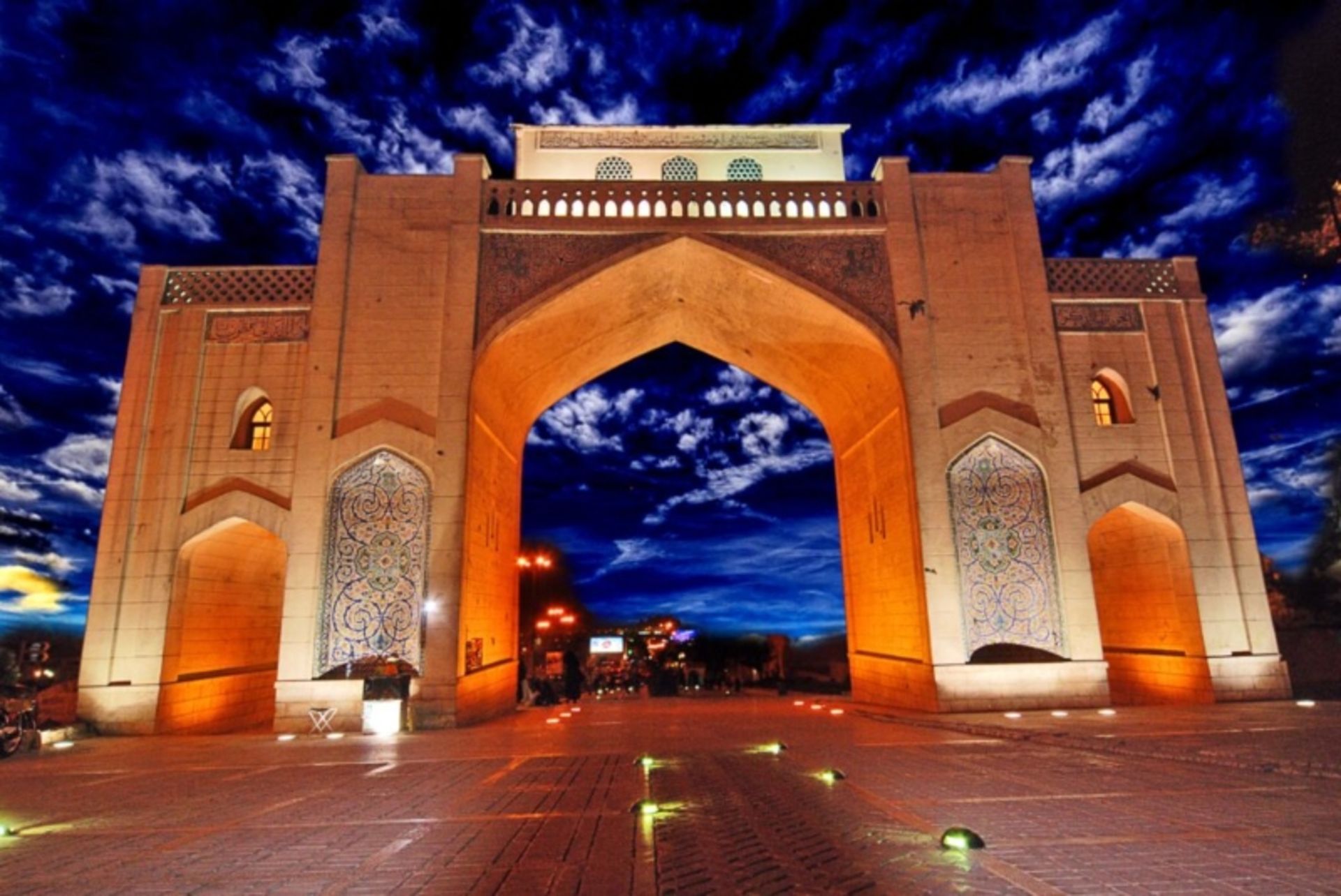 دروازه قرآن شیراز؛ منبع عکس: سایت shirazishoo.ir. عکاس: نامشخص