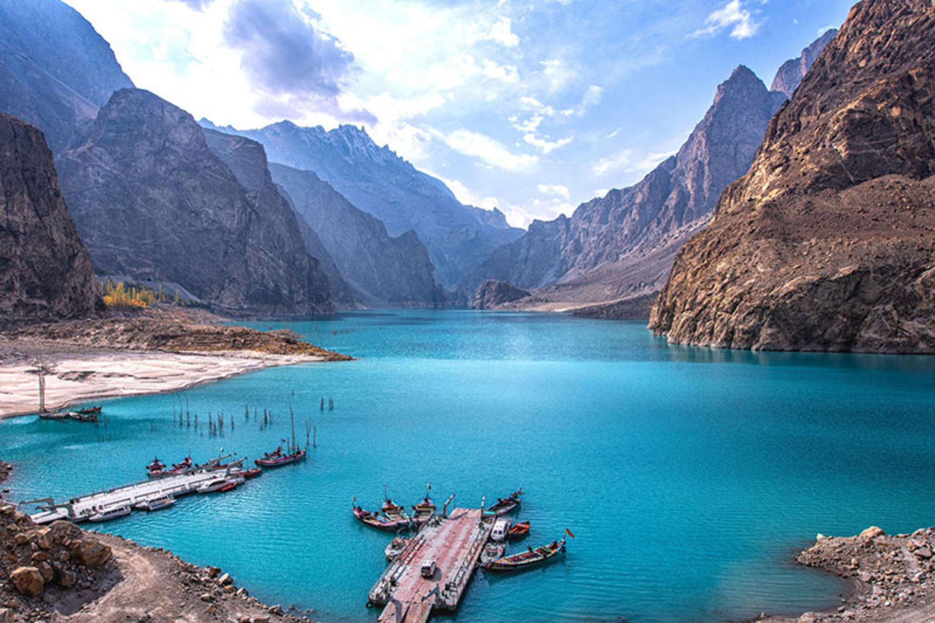 دریاچه عطاآباد (Attabad Lake) در پاکستان