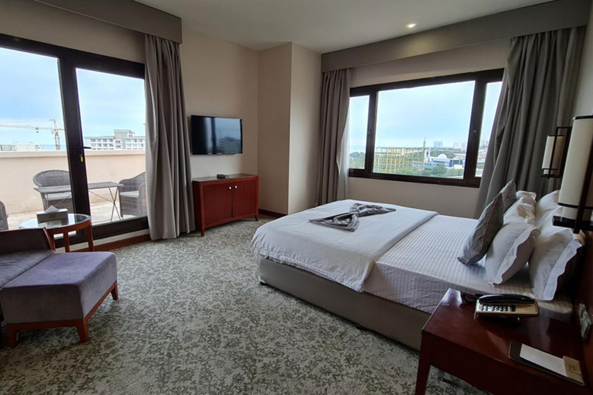 اتاق دو نفره بالکن دار هتل میراژ کیش؛ منبع عکس: گوگل مپ؛ عکاس: hotel mirage