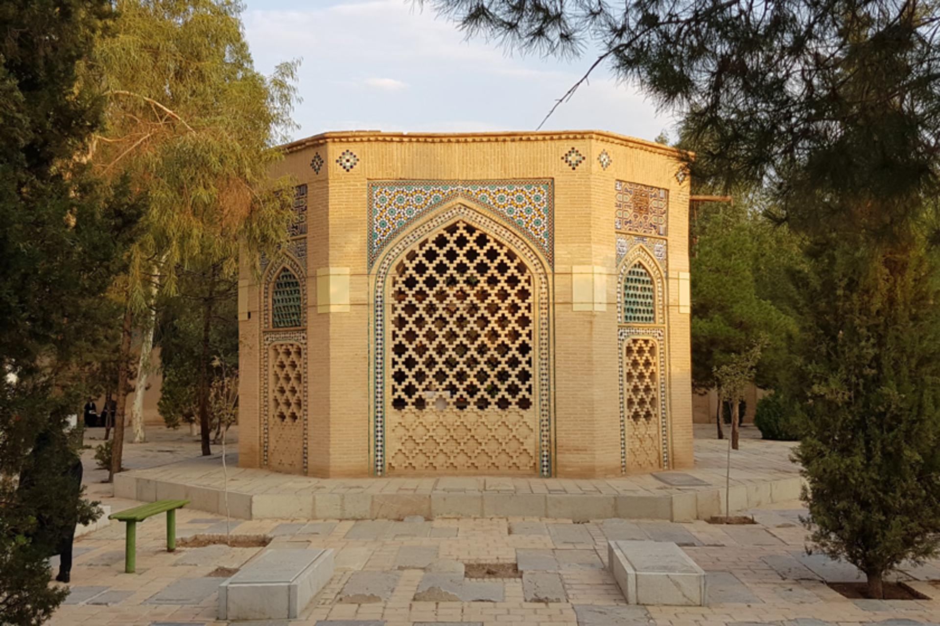 آرامستان تخت فولاد. عکاس مهرداد پوستین‌دوز