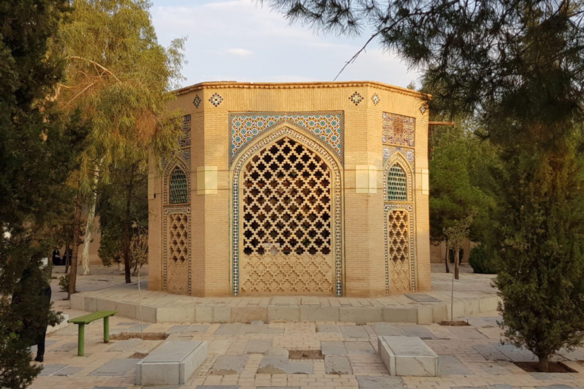 آرامستان تخت فولاد. عکاس مهرداد پوستین‌دوز