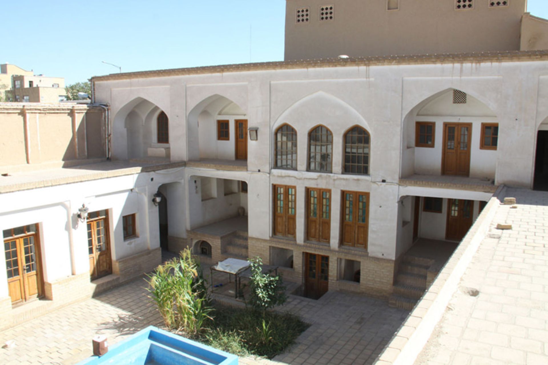 حیاط خانه تدین از نمای پشت بام؛ منبع: میراث آریا؛ عکاس: احسان ورامینی