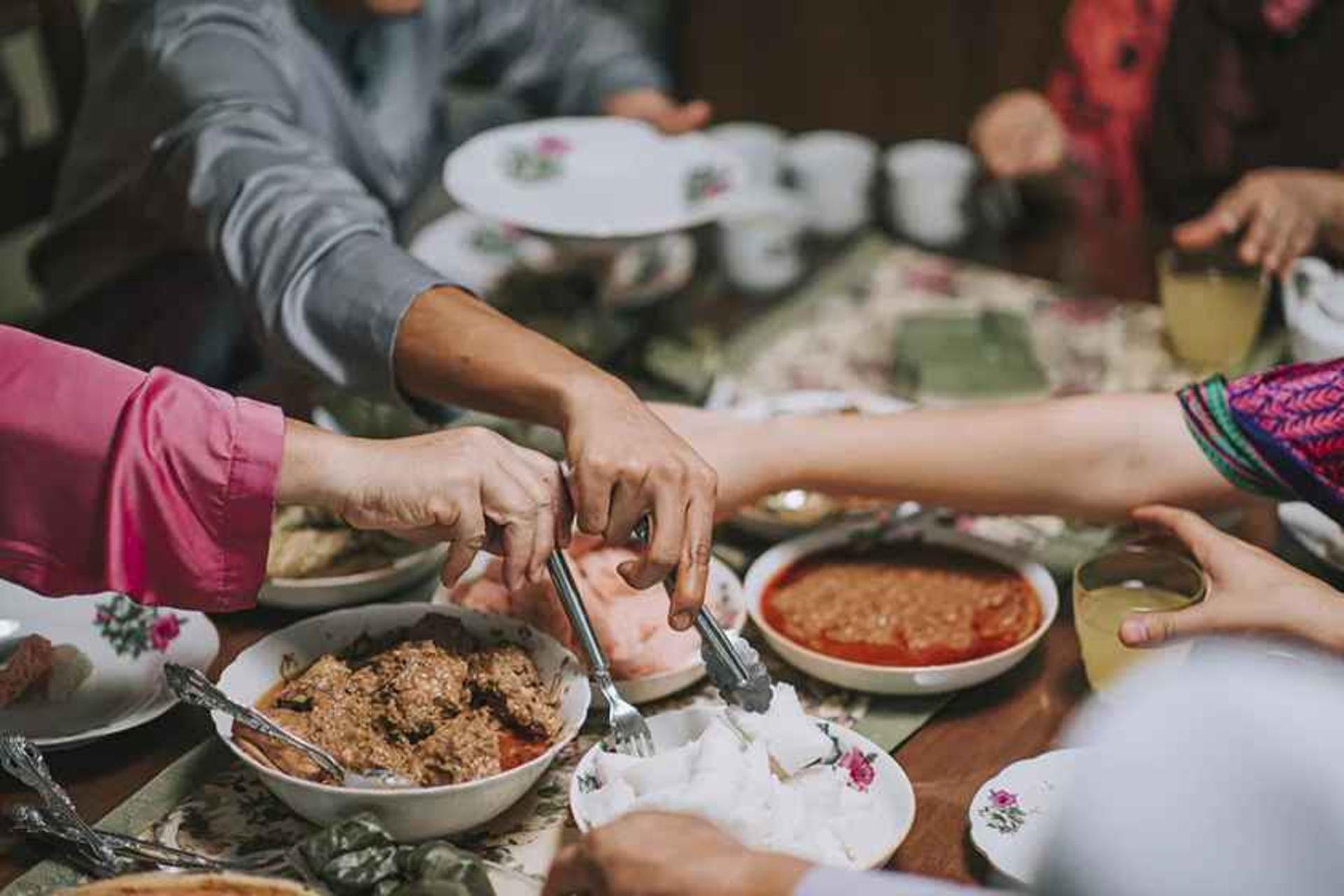 سفره سحری ماه رمضان، منبع عکس: sg.theasianparent.com، عکاس: نامشخص