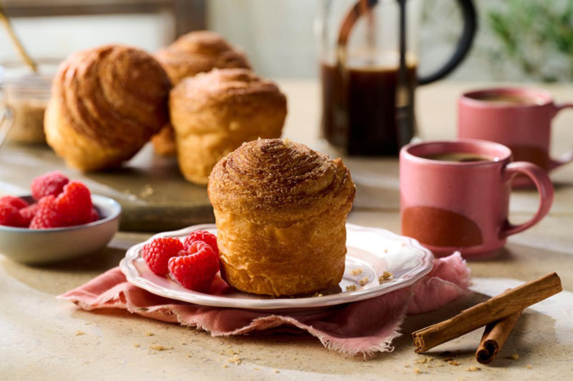 «کروفین» (cruffin)، ترکیب مافین و کروسان در استرالیا؛ منبع عکس: co-operative.coop؛ نام عکاس: نامشخص