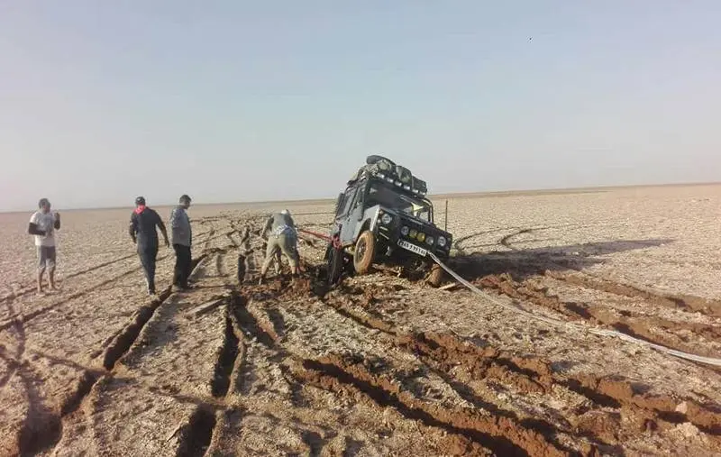 باتلاق کویری و امداد به خودرو، منیع عکس: سایت irrover.ir، عکاس: نامشخص