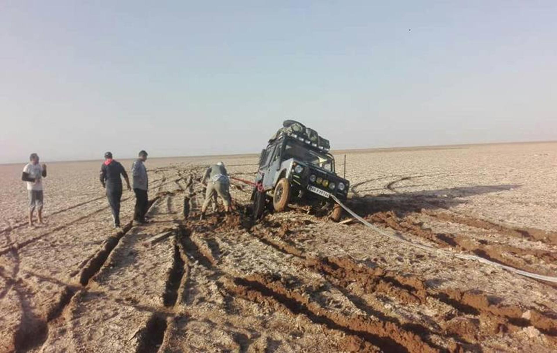 باتلاق کویری و امداد به خودرو، منیع عکس: سایت irrover.ir، عکاس: نامشخص