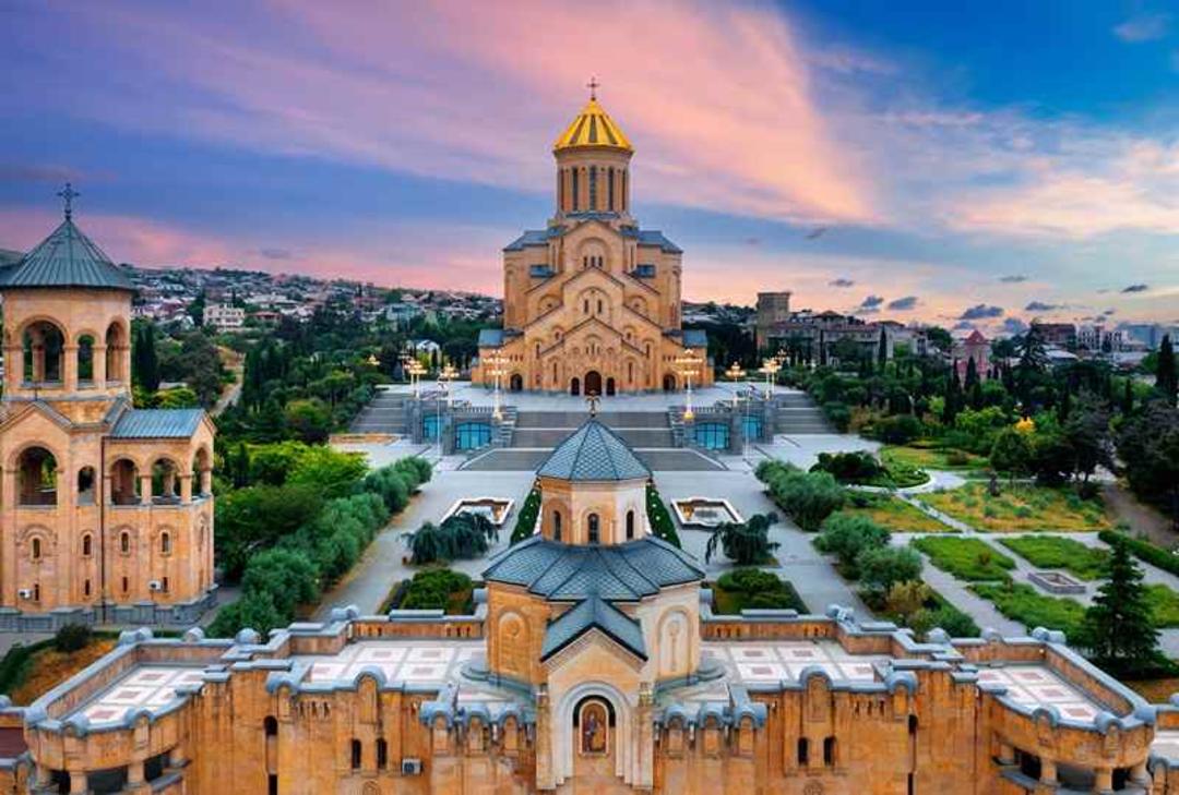 کلیسای جامع تثلیث، منبع عکس: سایت Guide to Europe، عکاس: نامشخص