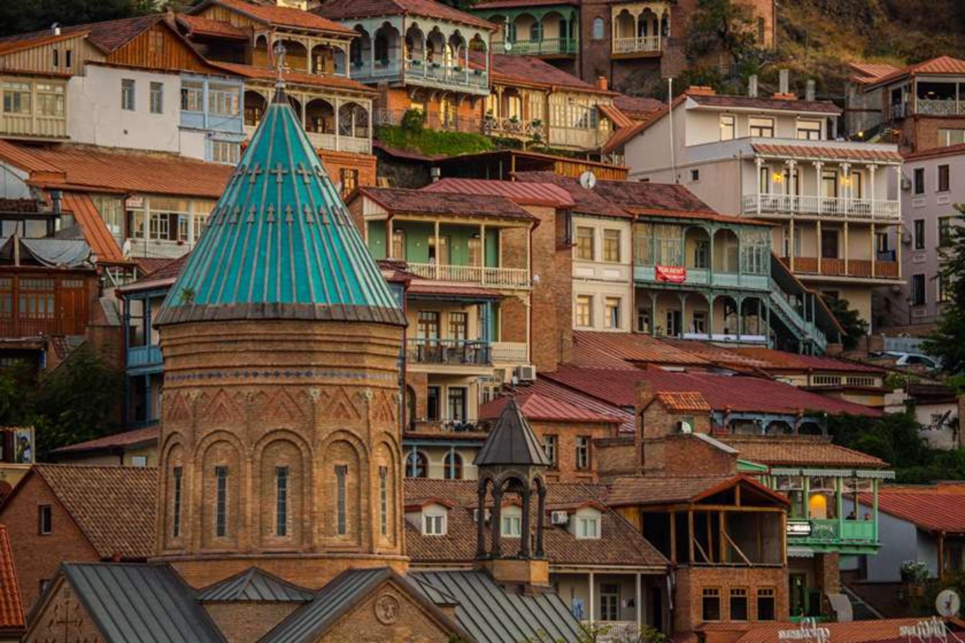 معماری تفلیس، منبع عکس: سایت i.natgeofe.com، عکاس: نامشخص