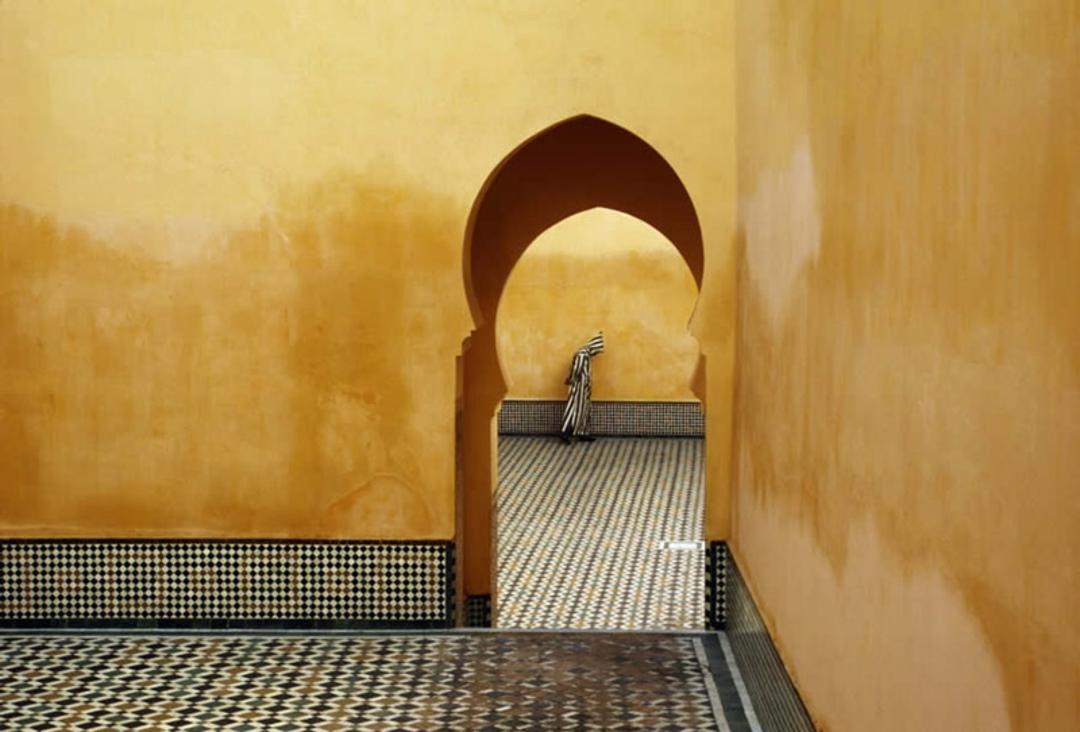 عکاسی خیابانی در مراکش؛ منبع عکس: 121clicks؛ عکاس: Bruno Barbey