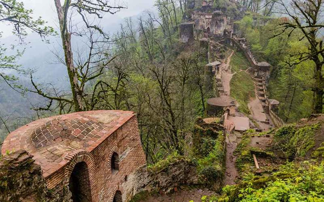 قلعه رودخان در مه، منبع عکس: visitworldheritage.com، عکاس: Matyas