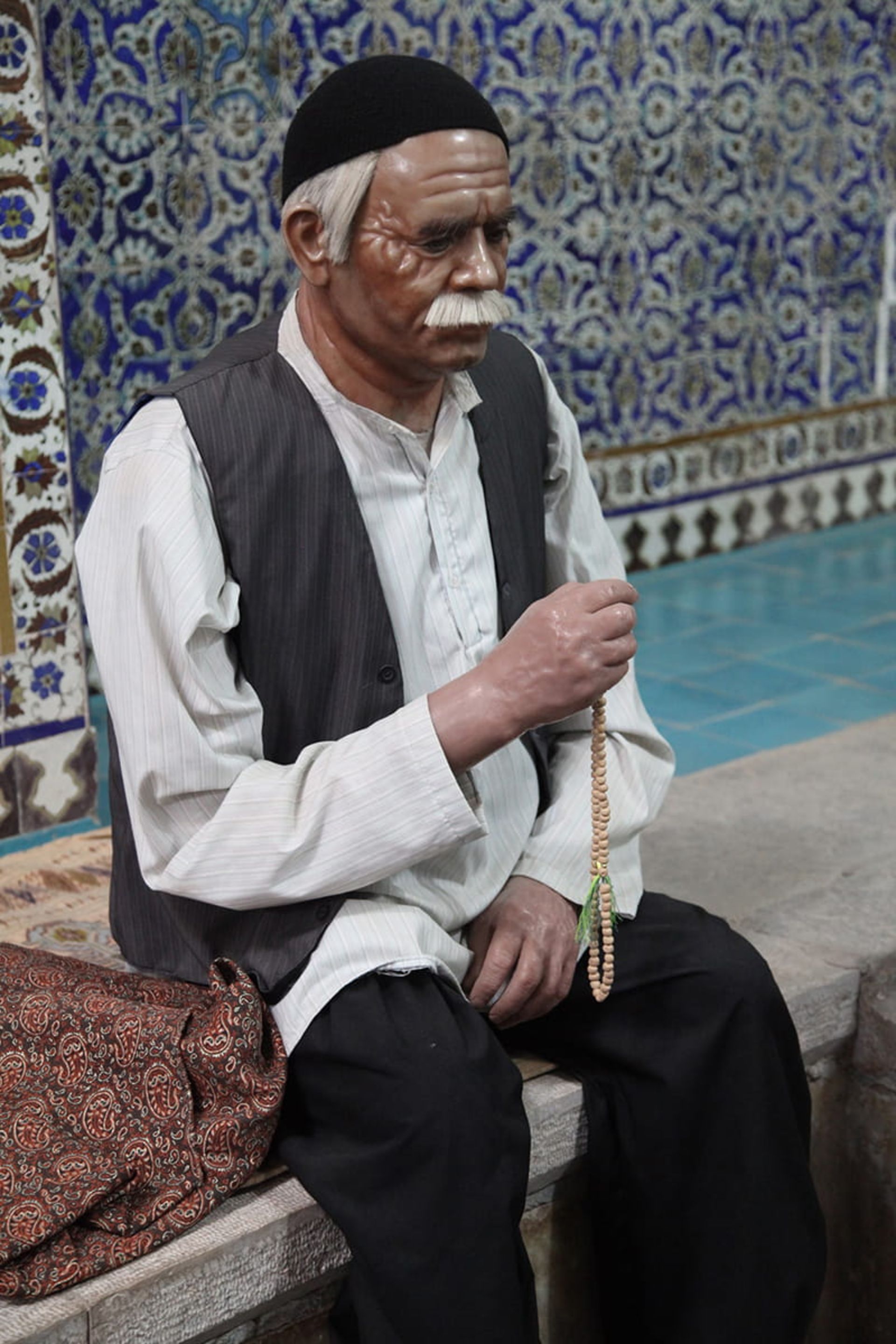 مجسمه مرد مسن در حمام گنجعلی خان کرمان؛ عکاس: محمد شجاعی