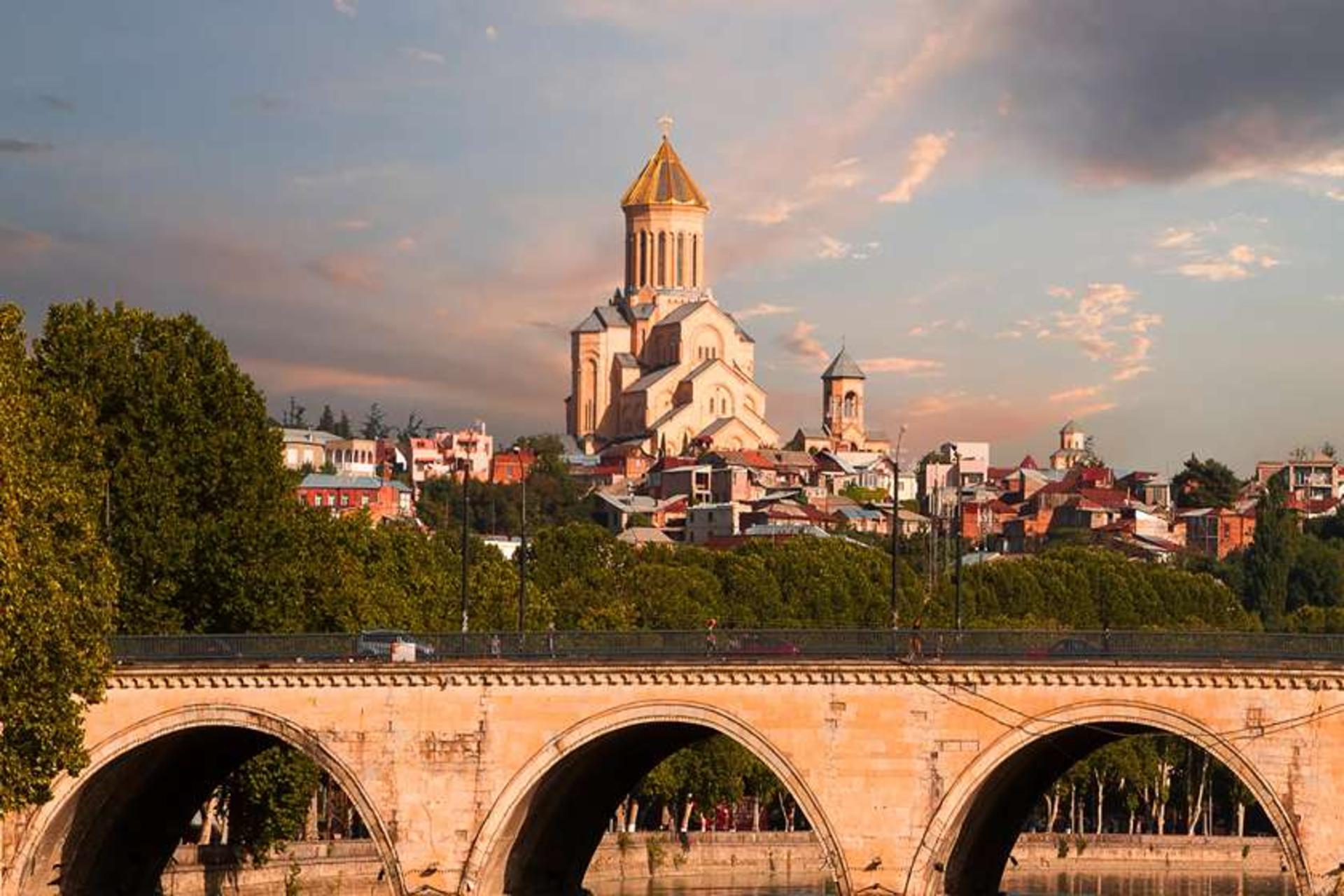 کلیسای جامع تثلیث، منبع عکس: سایت cntraveler.com، عکاس: نامشخص