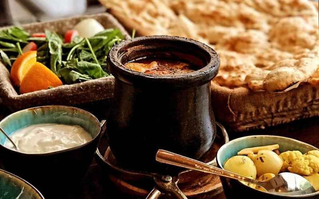 دیزی سنگی رستورانی، منبع عکس: گوگل مپ، عکاس: فرزاد فتوت