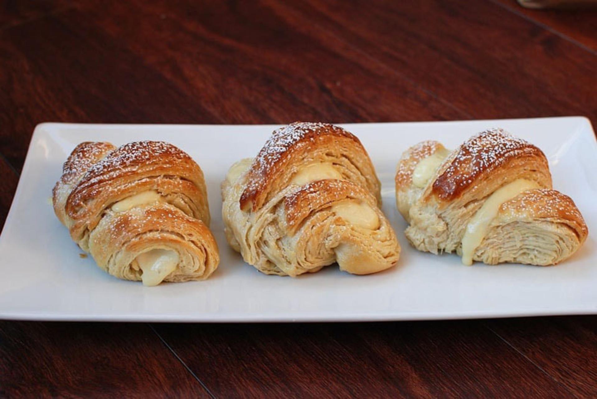 «کورنتو» (Cornetto) ایتالیایی؛ منبع عکس: The Food in My Beard؛ نام عکاس: نامشخص