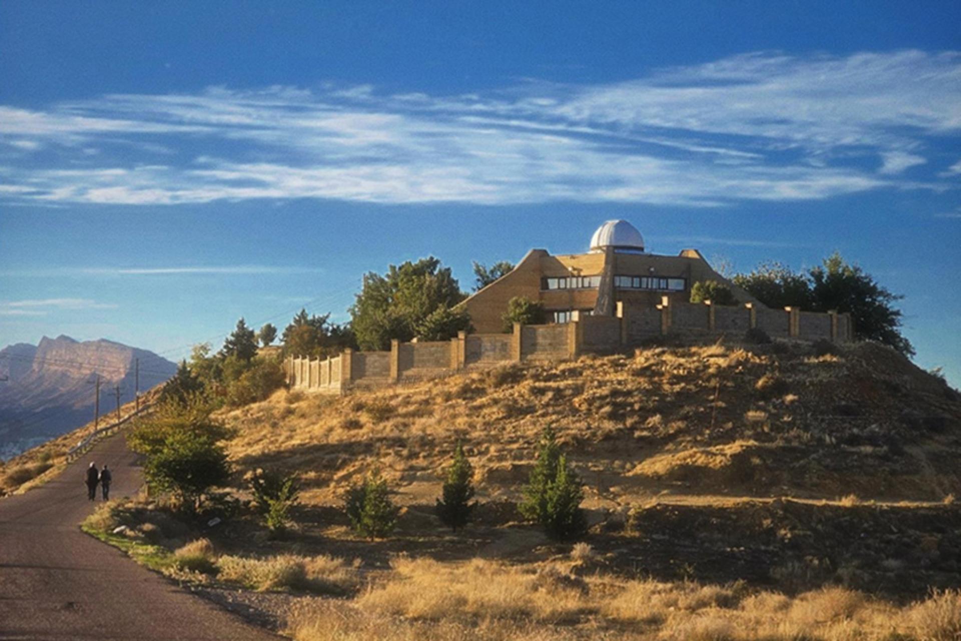 رصدخانه ابوریحان بیرونی شیراز برفراز تپه
