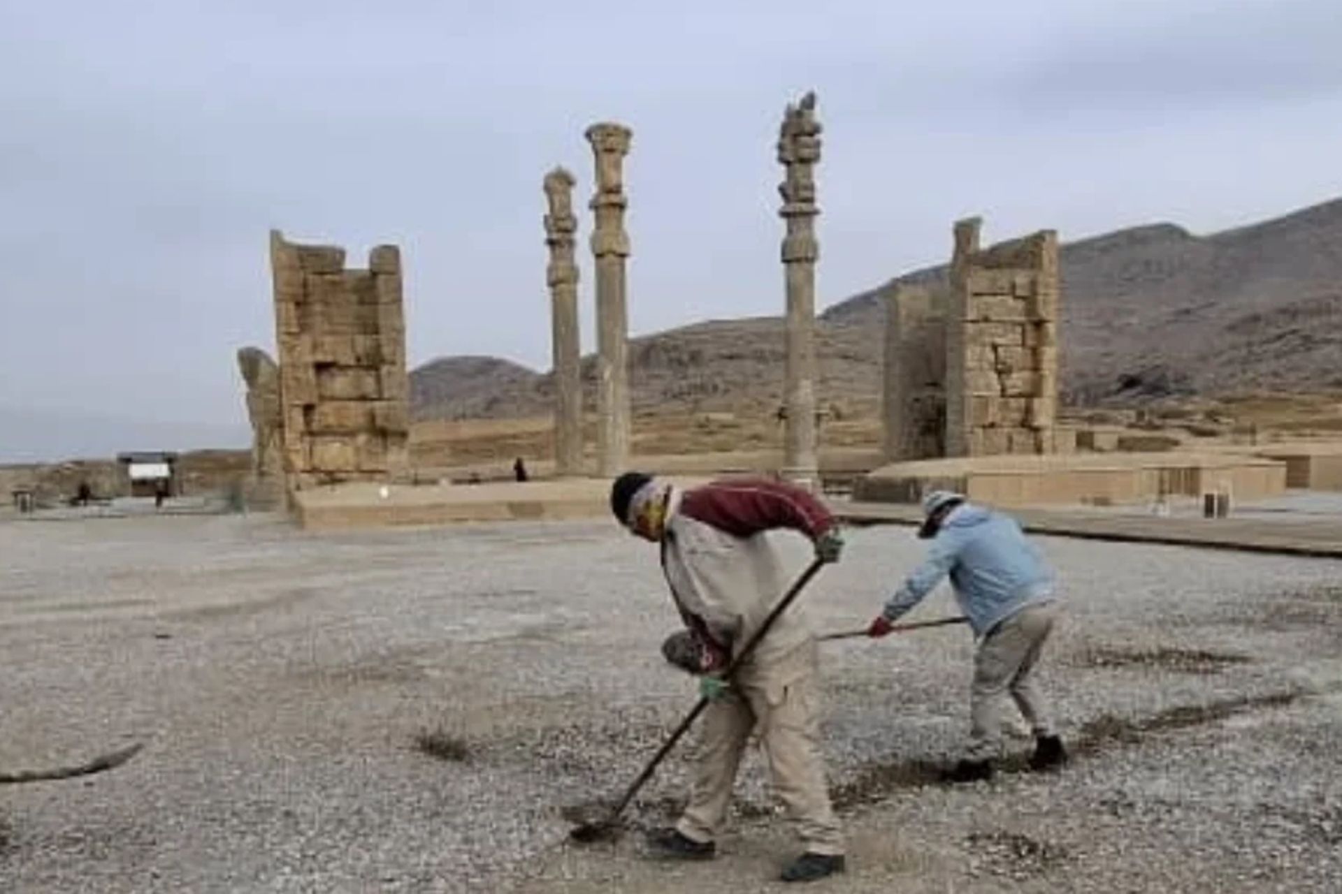 اقدامات محافظتی از تخت جمشید