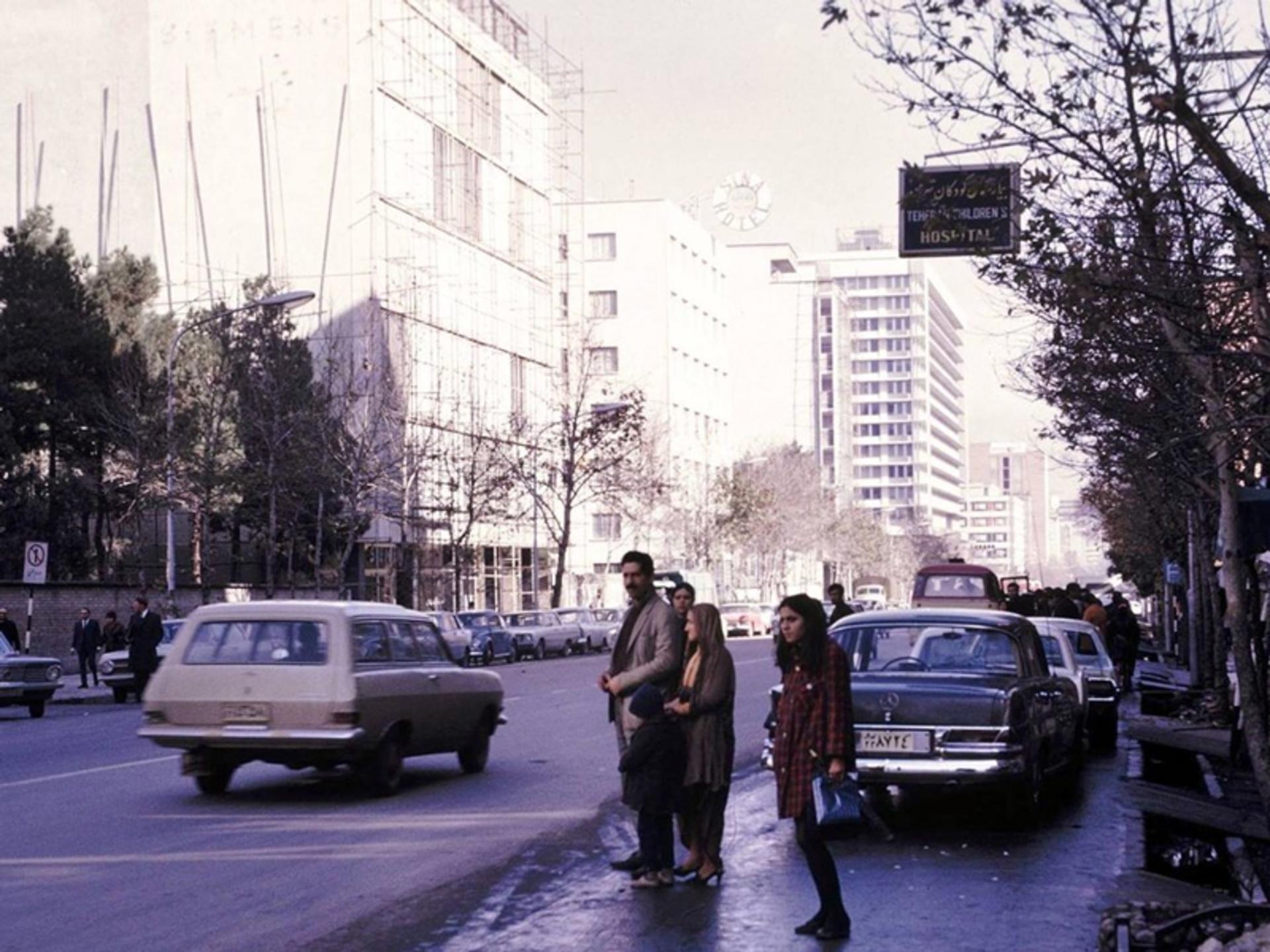عکس تاریخی خیابان طالقانی تهران در دهه ۵۰ 