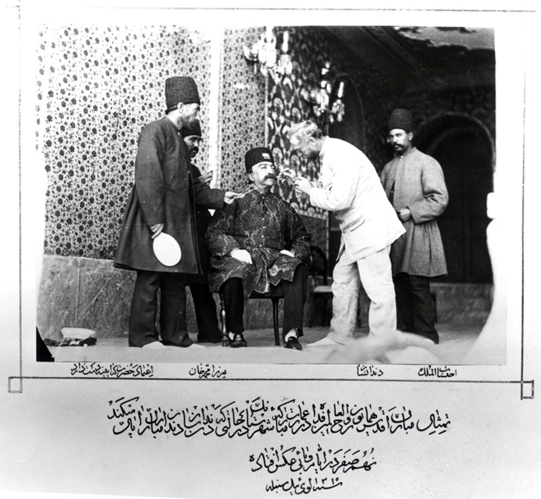 ناصرالدین شاه و دندان‌سازش 