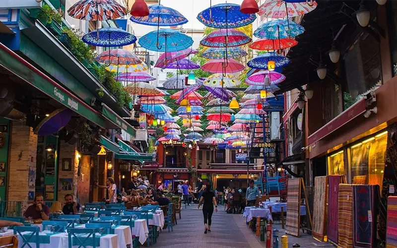 خیابان چتری در محله کادیکوی استانبول