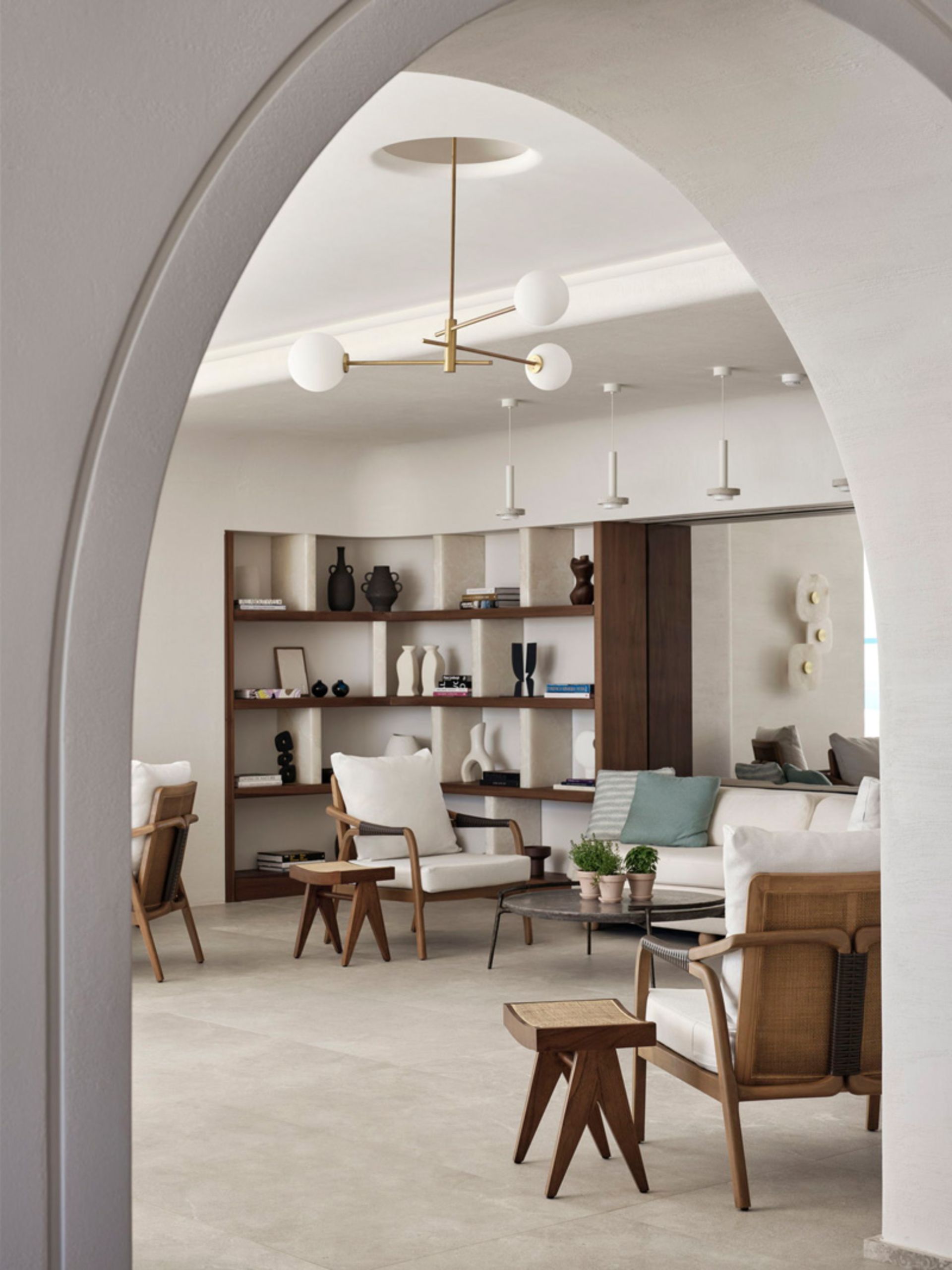 فضای نشیمن اتاق هتل دئوس در میکونوس یونان