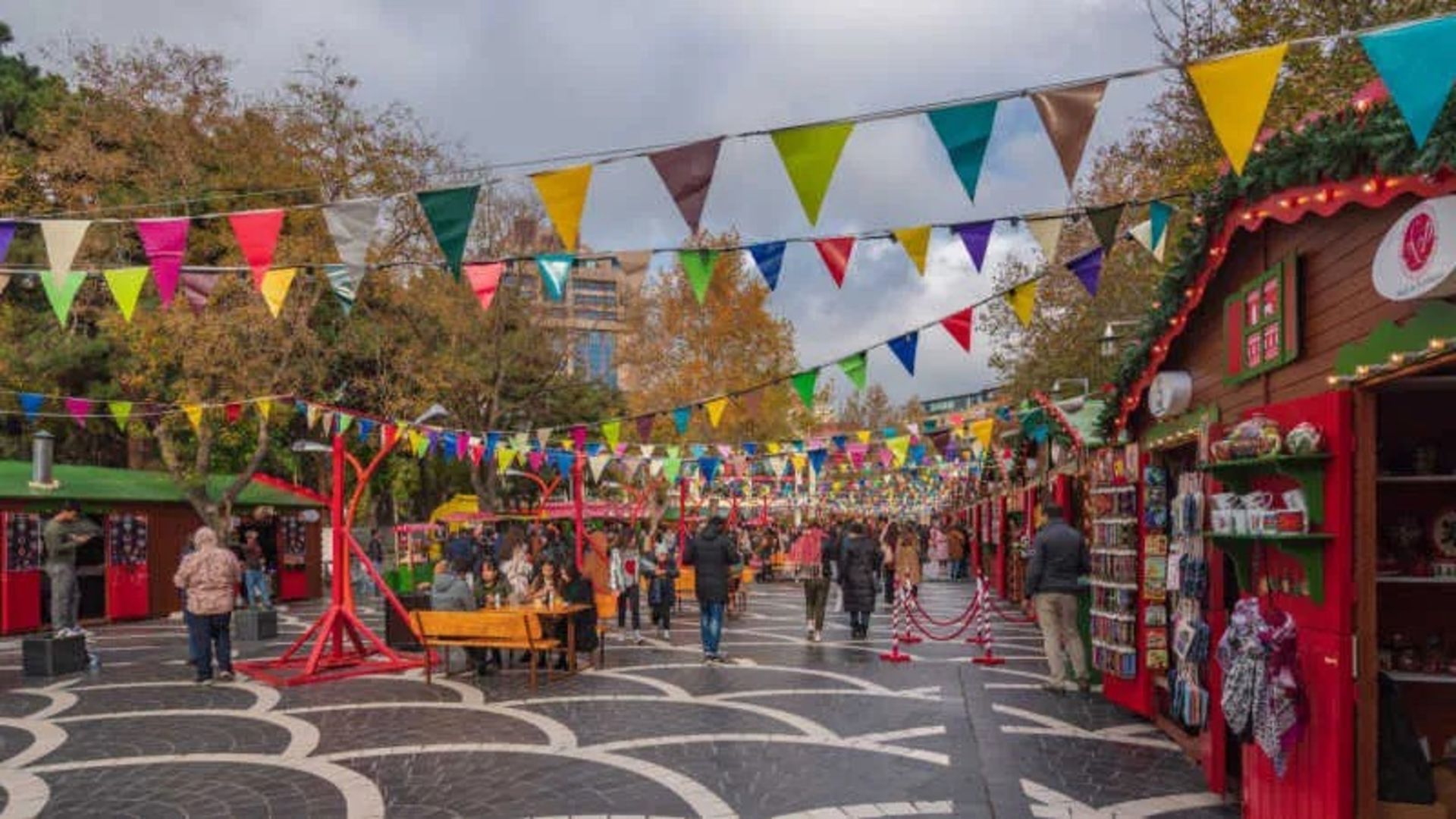 تزیینات ویژه کریسمس در خیابان های باکو