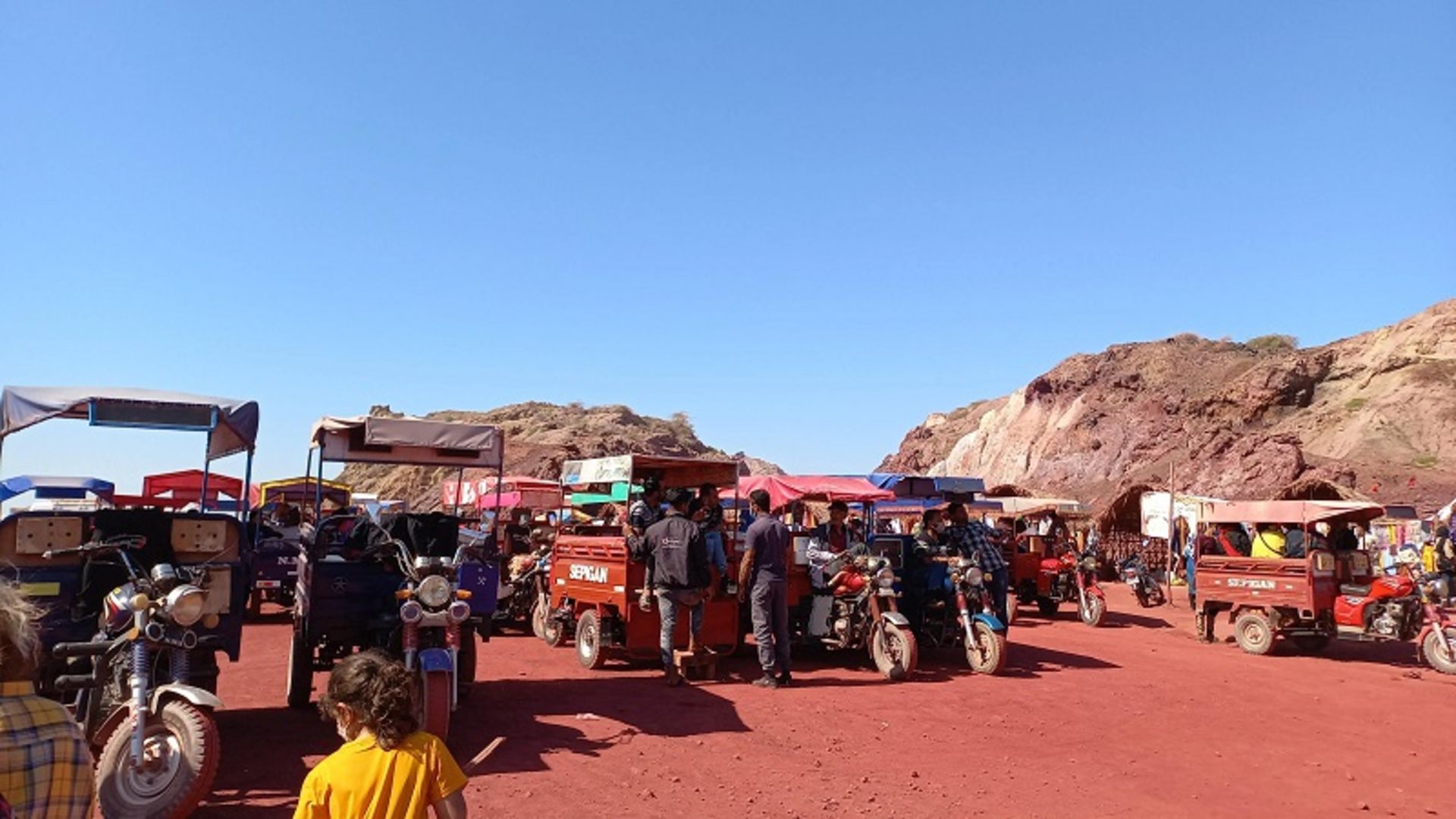 توک توک های جزیره هرمز در روز