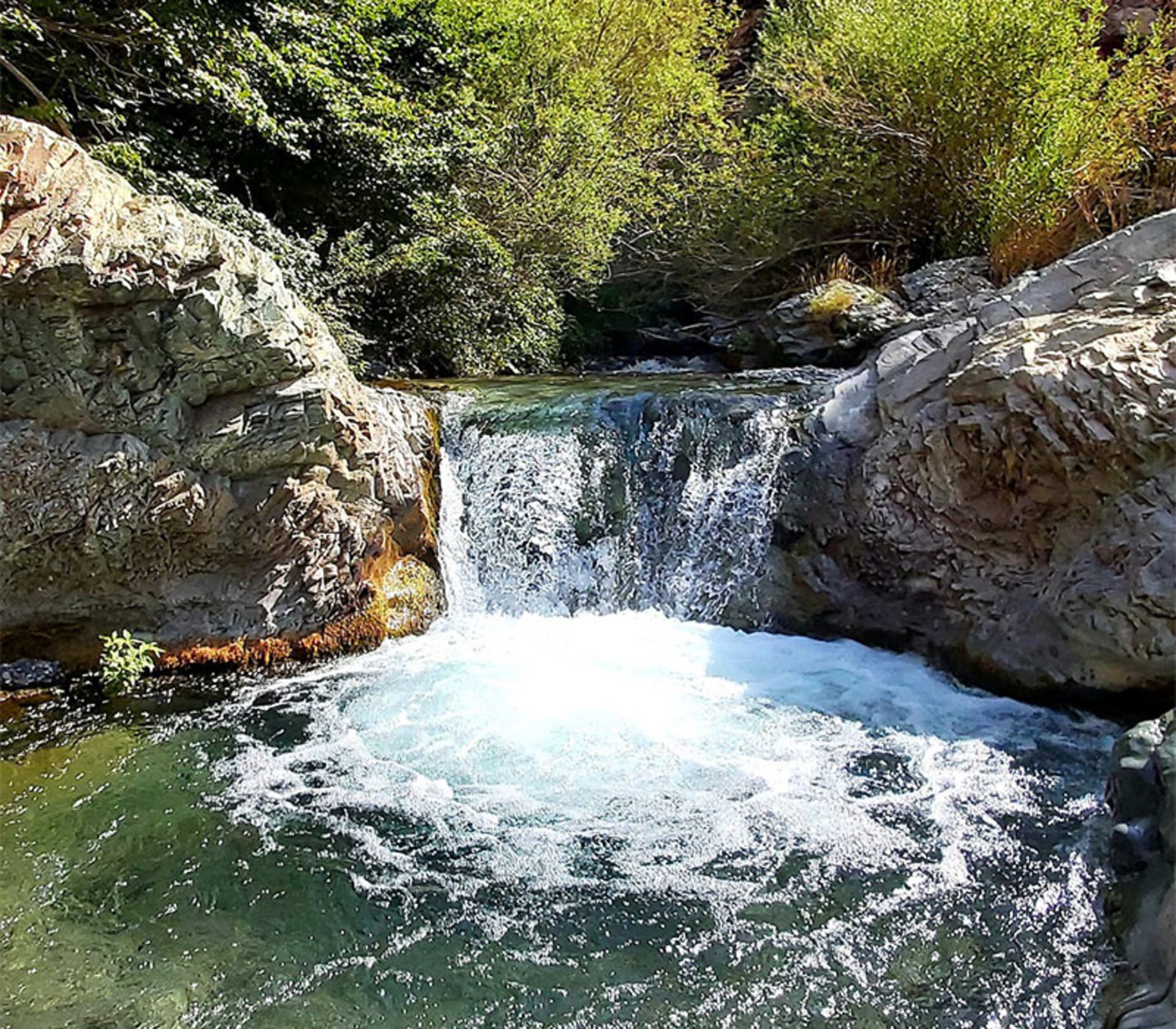 جریان رودخانه در مسیر آبشار سیبان دره