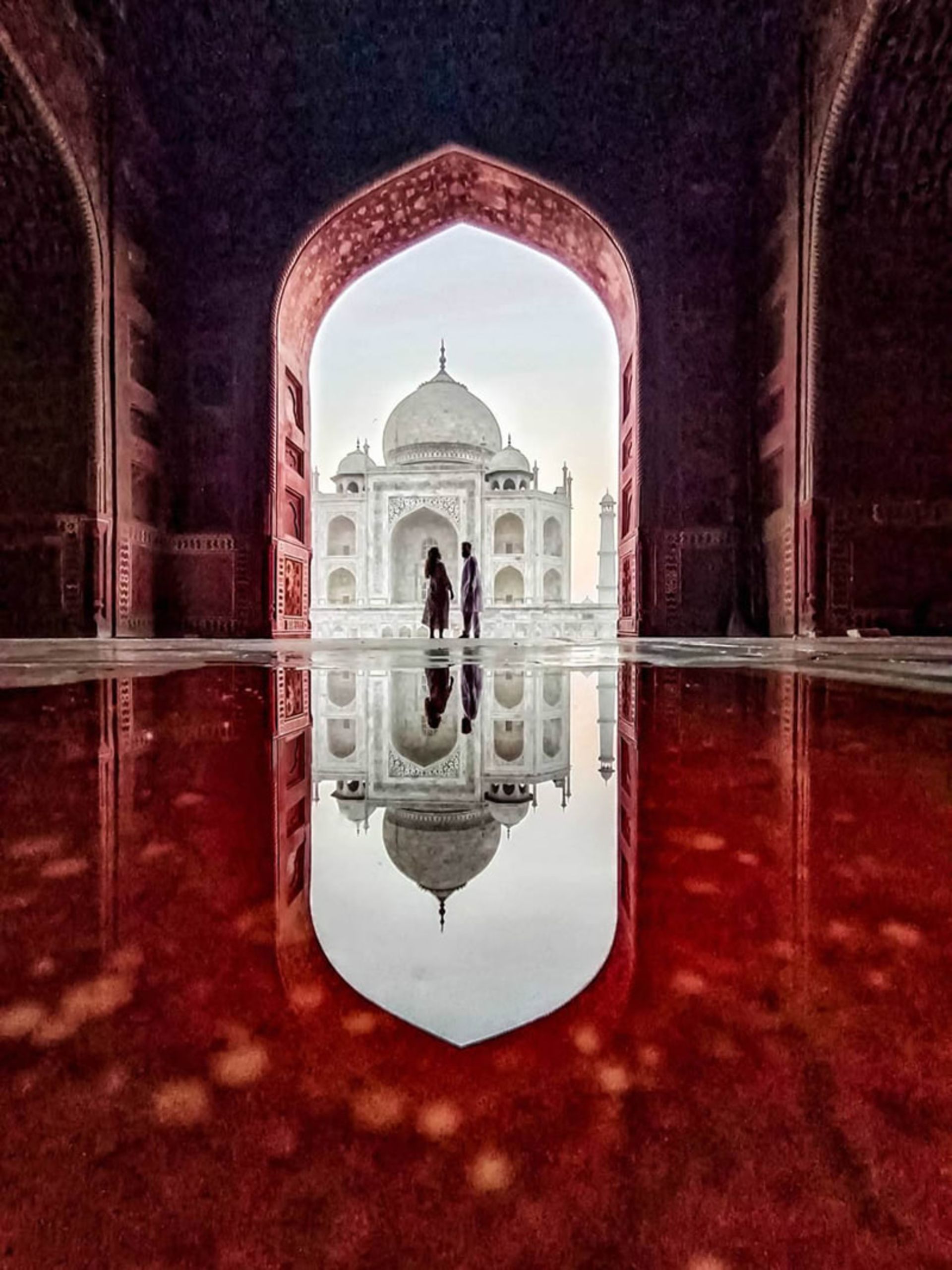 تصویری از تاج محل در پس زمینه