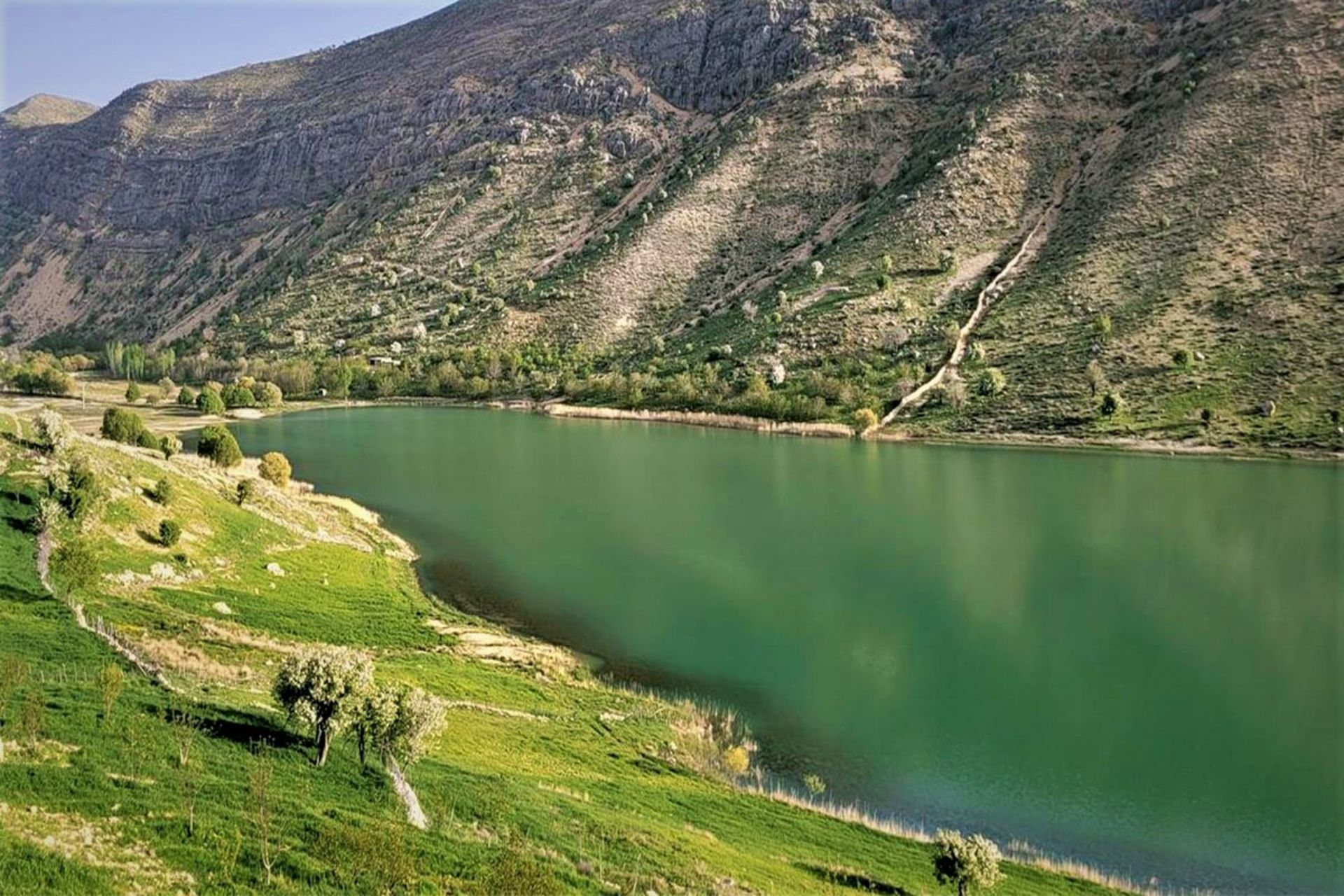 طبیعت پاییزی دریاچه مور زرد